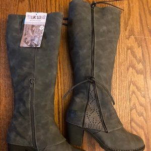 Muk luks vegan grey boot size 6 with lug sole